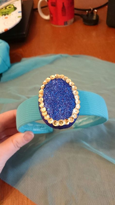 Diy, Jasmine's headband - no instructions here but this is a great idea for favors Alladin And Jasmine Costume Diy, Jasmine Diy Costume, Jasmine Costume Diy, Diy Jasmine Headband, Jasmine From Aladdin Costume, Jasmine Diy, Aladdin Halloween, Aladdin Musical, Princess Jasmine Party