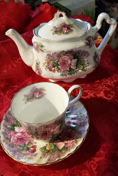 Vintage Allyn Nelsen Collection Fine Bone China - England tea pot,cup and saucer Victorian Teacups, Pink China, Tea Cup Collection, Vintage Crockery, Teapots Unique, Diy Table Decor, Antique Tea Cups, Hartford Ct, Pinterest Ideas