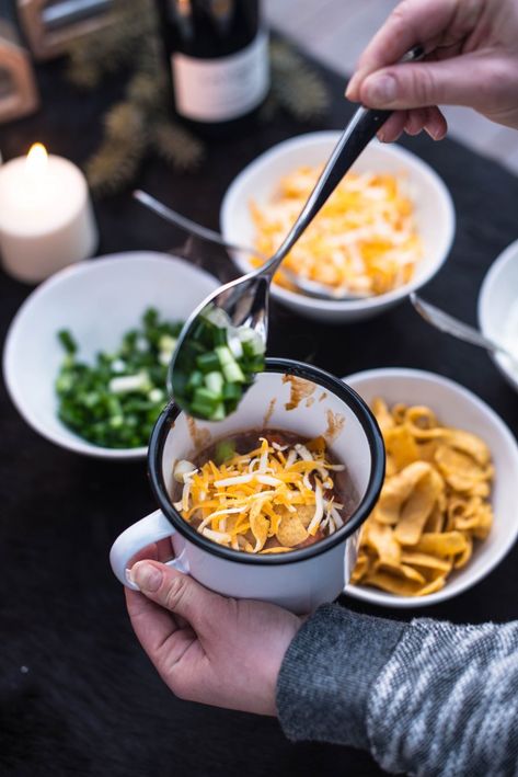 D's Famous Chili for an Après Ski Party Lodge Party Theme, Ski Trip Activities, Apres Ski First Birthday, Outdoor Winter Party Food Ideas, Apres Ski Food Ideas, Apres Ski Holiday Party, Apres Ski Party Ideas, Ski Chalet Party, Apres Ski Party Food