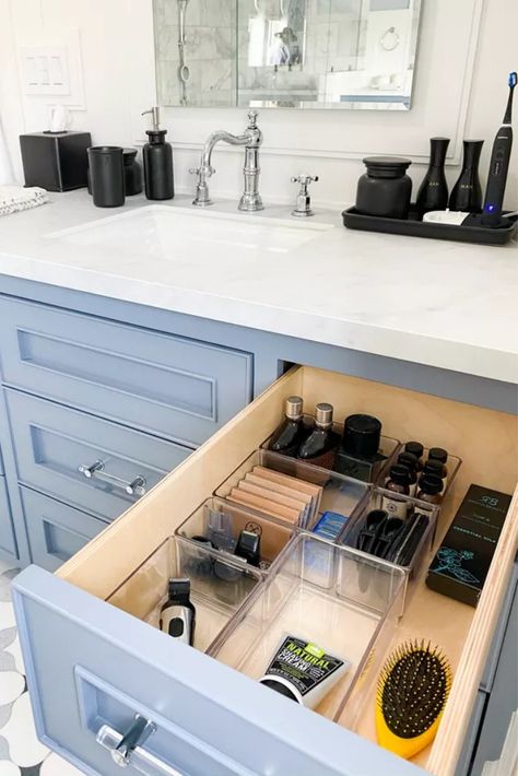 Men's bathroom organization made simple and sustainable with drawer inserts! These will keep your bathroom clean and streamlined! Mens Bathroom Ideas Decor, Mens Bathroom Organization, Mens Bathroom Ideas, Madrid House, Bathroom For Men, Mens Bathroom Decor, Organizing Bedroom, Men Bathroom, Bathroom Vanity Organization