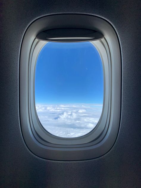 gray airplane window photo – Free Window Image on Unsplash Airplane Window Illustration, Sketchbook Organization, Airplane Window Aesthetic, Airport Window, Airplane Images, Aeroplane Window, Window Image, White Wall Paint, Airplane Window View