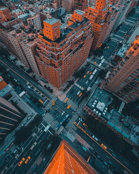 🔷 VERTIGO AT THE INTERSECTION 🔶 🎄 Merry Christmas Eve Everyone! 🎄 . . . #citysquad #cityunit #citygrammers #igworldclub_cityscape #streetscapes #streetxstory #hello_rooftops #chasing_rooftops #rooftop_prj #rooftopkillers #rooftoppingofficial #exploreheights #loveyouraltitude #altassassin #nycprimeshot #icapture_nyc #citykillerz #nse_urban #ig_shotz_cities #shutters_n_shooters #bestcitybreaks #cityvisionz #fatalframes #illgrammers #shotzdelight #urbanrising #gramslayers #way2ill #acreativevis Top View Of City, Aerial City View, City Scape Perspective, 3 Point Perspective Cityscape, Fisheye Building, Three Point Perspective Photography, Above Perspective, Perspective Cityscape, Transformation Painting