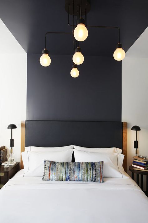 Black Headboard, 아파트 인테리어, Bedroom Black, Trendy Bedroom, Bedroom Hotel, Bedroom Lighting, Travel Inspo, Ceiling Design, Home Staging