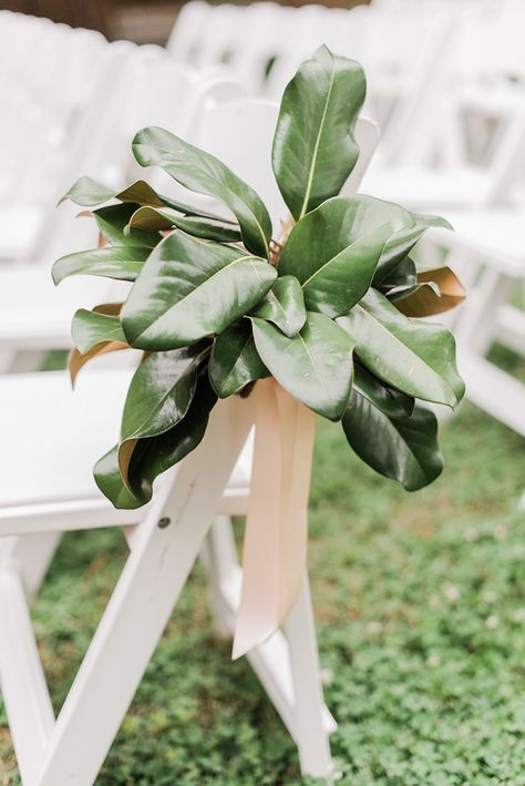 Magnolia Leaves Wedding, Magnolias Wedding Bouquet, Ivy Photography, Magnolia Bouquet, Magnolia Wedding, Southern Elegance, Magnolia Leaves, Wedding Arrangements, Glamorous Wedding