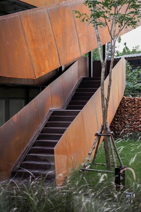 https://www.designboom.com/architecture/blankstudio-wonderwall-hotel-thailand-03-15-2020/ Staircase Handrail, Reeded Glass, Exterior Stairs, Conceptual Architecture, Superior Room, Thailand Hotel, French Architecture, Victorian Architecture, Glass Facades