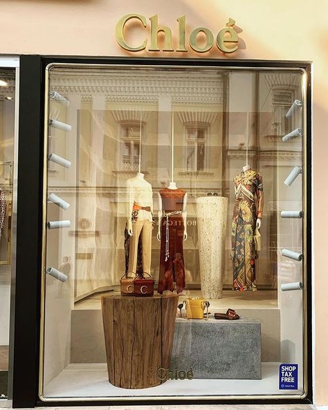 CHLOE, Tretyakovsky Proyezd, Moscow, Russia, "French Chic Makes So Much Sense...", photo by VM+ru, pinned by Ton van der Veer Chloe Store, Store Window Display, Clothing Store Design, Clothing Displays, Visual Merchandising Displays, Boutique Interior Design, Retail Inspiration, Store Window, Merchandising Displays