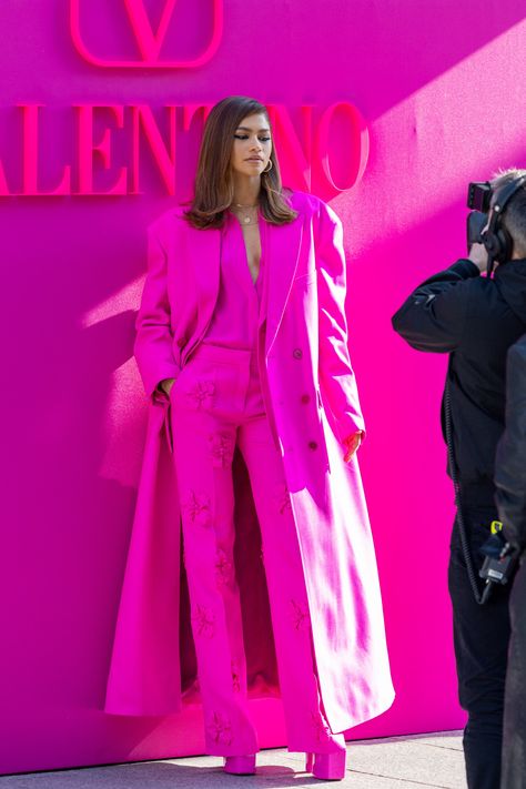 PARIS, FRANCE - MARCH 06: Zendaya attends the Valentino Womenswear Fall/Winter 2022/2023 show as part of Paris Fashion Week on March 06, 2022 in Paris, France. (Photo by Arnold Jerocki/Getty Images) Zendaya Valentino, Barbiecore Outfit, All Pink Outfit, Valentino Paris, Zendaya Outfits, Zendaya Style, Fashion Week Outfit, Pink Outfits, Celebrity Look