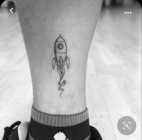 Small Guy Tattoos, Tattoo Spaceship, Rocket Tattoo Design, 5x5 Tattoo Ideas, Rocket Ship Tattoo, Guy Tattoos, Spaceship Tattoo, Ankle Tattoo Men, Rocket Tattoo