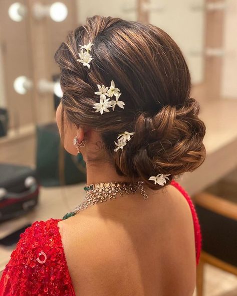 Indian Bun Hairstyles, Juda Hairstyle, Hairstyles Juda, Hair Style On Saree, Saree Hairstyles, Engagement Hairstyles, Bridal Bun, Bridal Hair Buns, Indian Wedding Hairstyles