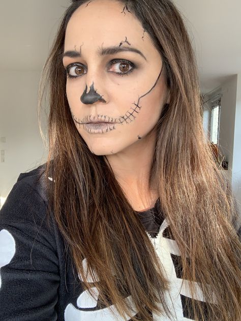 Kids Skeleton Makeup, Easy Skeleton Face Paint, Skeleton Face Paint Easy, Easy Skeleton Makeup Tutorial, Easy Skeleton Makeup, Skeleton Makeup Tutorial, Skeleton Face Paint, Scarecrow Makeup, Last Minute Costume