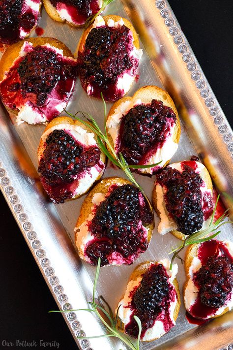 Fun ideas to set up a Speakeasy Party with a Chardonnay tasting paired with a delicious Blackberry Goat Cheese Crostini appetizer. Speakeasy Party Ideas, Roaring 20s Party Food, Gatsby Party Food, Blackberry Goat Cheese, 1920s Food, Cheese Crostini, Speakeasy Party, Goat Cheese Crostini, Crostini Appetizers