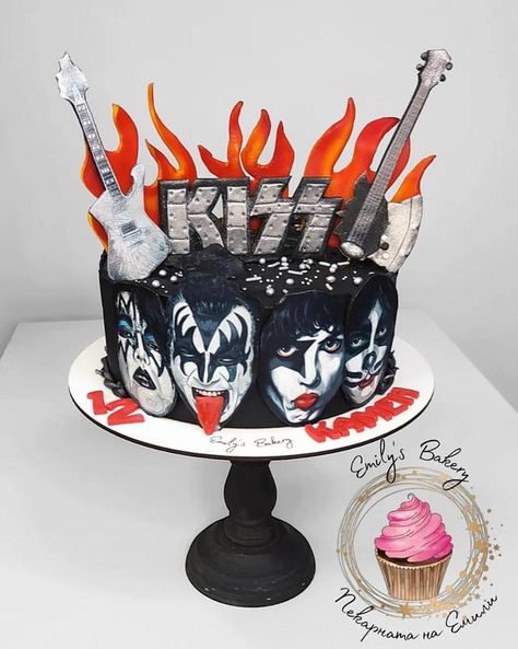 Kiss Band Cake Ideas, Kiss Cakes Band, Kiss Band Birthday Party, Punk Rock Cake, Kiss Band Party, Rock N Roll Cake, Band Cake, Cake Band, Music Cakes