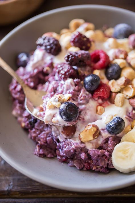 Oatmeal Breakfast Bowl, Berry Oatmeal, Healthy Oatmeal Recipes, Monte Cristo Sandwich, Breakfast Oatmeal Recipes, Breakfast Oatmeal, Berry Breakfast, Easy Oatmeal, Oatmeal Bowls