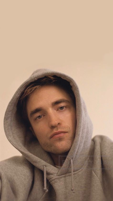 Robert Pattinson Lockscreen, Robert Pattinson Wallpaper, Robert Pattinson Twilight, Twilight Funny, Robert P, Robert Douglas, Rob Pattinson, Twilight Edward, Twilight Pictures