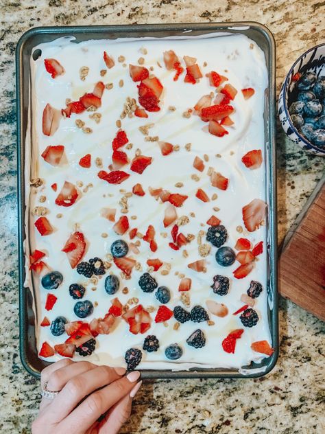 Homemade Yogurt Bars, Diy Frozen Yogurt Bar, Frozen Yougart Bars, Frozen Yogurt Breakfast Bars, Frozen Yogurt Parfait, Diy Frozen Yogurt, Yogurt Parfait Bar, Parfait Bar, Yogurt Bars