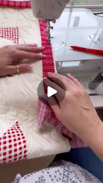 Perfect Binding Tutorial, Longarm Quilting Tutorials, Binding Techniques, Quilt Binding Tutorial, Quilt Corners, Long Arm Quilting Patterns, Chicken Quilt, Long Arm Quilting, Sampler Box