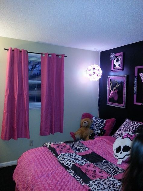 Zebra room picture number 2 Pink Shed, Mcbling Trashy Y2k, 2000s Room Decor, Trashy Y2k Bedroom, Trashy 2000s, Blush Pink Living Room, 2000s Room, Y2k Bedroom, Trashy Y2k