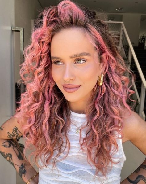 Sunrise Pink Face-Framing Highlights for Brown Curls Balayage, Curly Pastel Hair, Naturally Curly Hair Color Ideas, Curly Pink Highlights, Pastel Pink Curly Hair, Light Pink Curly Hair, Baby Pink Highlights, Cool Pink Hair, Curly Pink Hair