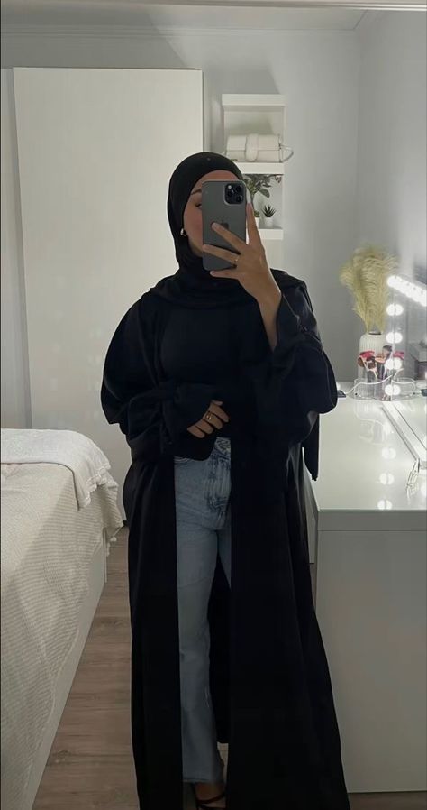 Hijabi Elegant Outfits, Abaya With Jeans, Casual Abaya Outfits, Outfit Voile, Hijabi Drip, Hijabi Abaya, Hijabi Modest Outfits, Hijabi Mode, Abaya Outfit