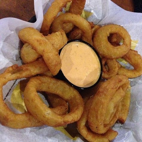 Onion Rings Aesthetic, Onions Rings, Tumblr Food, Rings Aesthetic, French Dressing, Food To Go, Food Goals, Onion Rings, Food Obsession