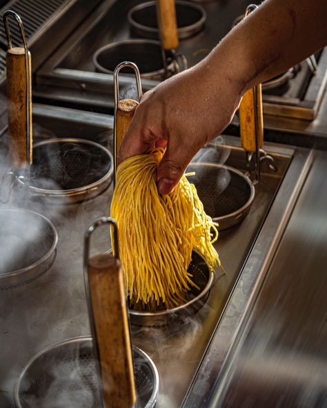 Ramen Lifestyle Photography, Chinese Noodle Photography, Ramen Shop Aesthetic, Japanese Ramen Aesthetic, Ramen Photography, Ramen Ideas, Japan Noodles, Ramen Ya, Cooking Ramen