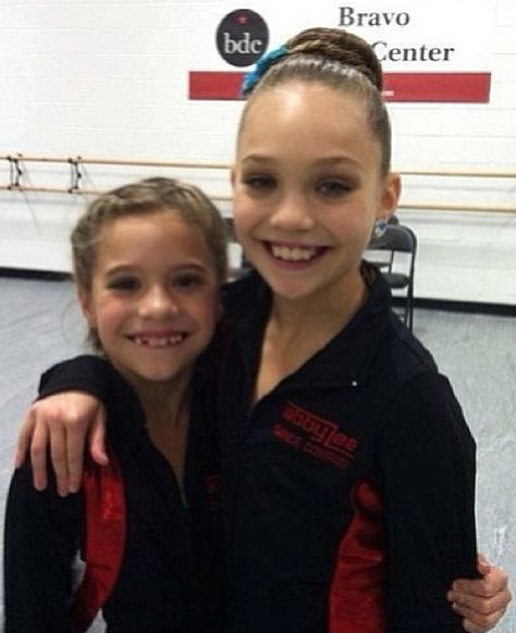 Mackenzie And Maddie, Dance Moms Season 3, Mackenzie Ziegler Dance, Dance Moms Abby, Dance Moms Memes, Dance Moms Moments, Nia Frazier, Dance Moms Maddie, Dance Moms Pictures