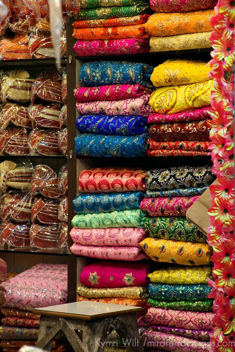 Asia, India, Delhi. Colorful Sari Shop in Old Delhi. Delhi Market, Sari Shop, Old Delhi, Wedding Sari, Modern Saree, Goa India, Indian Inspired, Wedding Saree, Delhi India