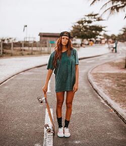 Female Skater, Skater Fashion, Skater Girl Style, Skater Outfit, Converse Outfits, Skater Outfits, Streetwear Girl, Skate Girl, Skater Girl Outfits