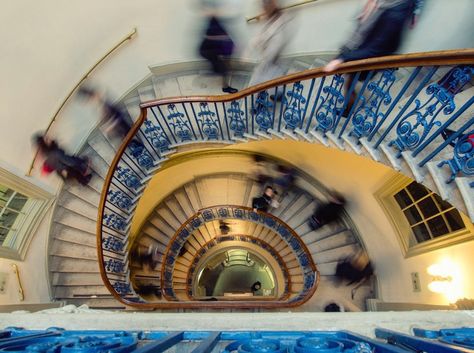 Inspiring spirals. Symmetry Photography, Courtauld Gallery, Photos Of London, London Buildings, Urban Architecture, London Photos, Staircases, Eiffel Tower Inside, Architecture Photography