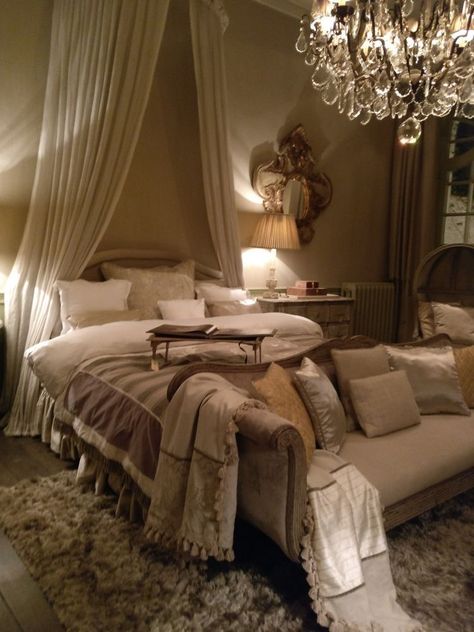 Glam Bedroom, Bedroom Decor Design, Dream House Rooms, Dream Room Inspiration, Dream House Interior, Bedroom Decoration, Room Inspiration Bedroom, Bedroom Aesthetic, Aesthetic Bedroom