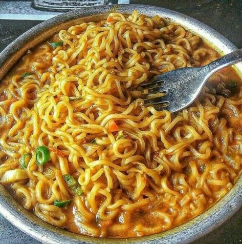 Photo Maggie Noodles Photography, Noodles Photography, Maggie Noodles, Masala Maggi, Indian Fast Food, Yummy Noodles, Comfort Pasta, Vegetarian Fast Food, Vegetarian Snacks Recipes