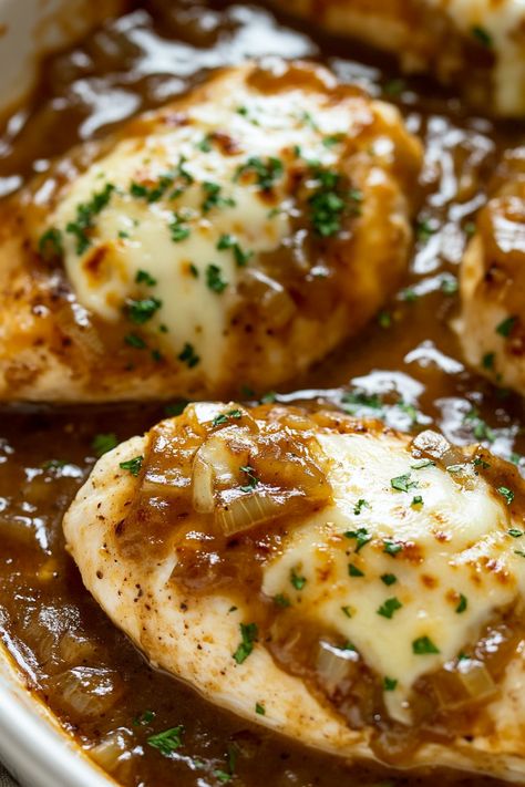 French Onion Soup Cheese, Kolaczki Cookies Recipe, French Onion Chicken Bake, Onion Chicken Bake, Bbq Burger, French Onion Chicken, Chicken Recipies, Chicken Bake, Onion Chicken