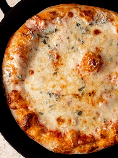 Transform pizza night with this cast iron pizza recipe that yields a perfectly crispy crust and melty, bubbling top! Cast Iron On Grill, Cast Iron Pizza On The Grill, How To Grill Pizza On A Gas Grill, Blackstone Pizza Oven Recipes, Pizza On Grill, Cast Iron Pizza Recipe, Blackstone Pizza, Cast Iron Skillet Pizza, Pizza On The Grill