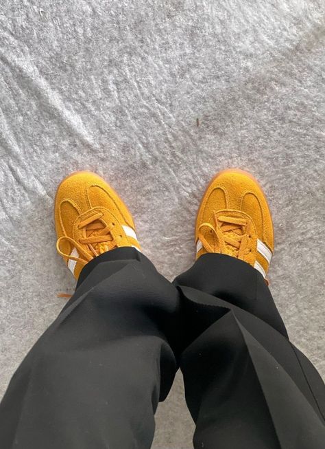 Adidas Gazelle Indoor, Yellow Adidas, Yellow Outfit, Shoe Inspo, Adidas Outfit, Swag Shoes, Mode Inspo, Sneakers Outfit, Sneakers Men Fashion