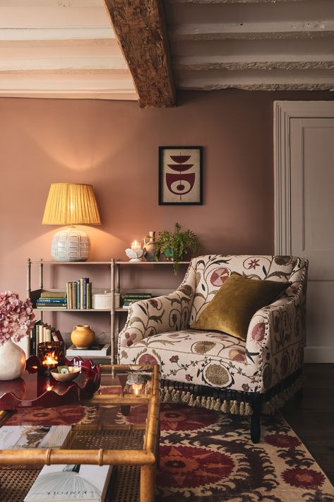 Taupe And Red Living Room, Sitting Room Ideas Color Schemes Warm, Victorian Living Room Paint Color Ideas, Pink Taupe Living Room, Snug Colour Scheme, Small Cozy Sitting Room, Snug Interior Design, Terracotta Pink Living Room, Traditional Sitting Room Ideas