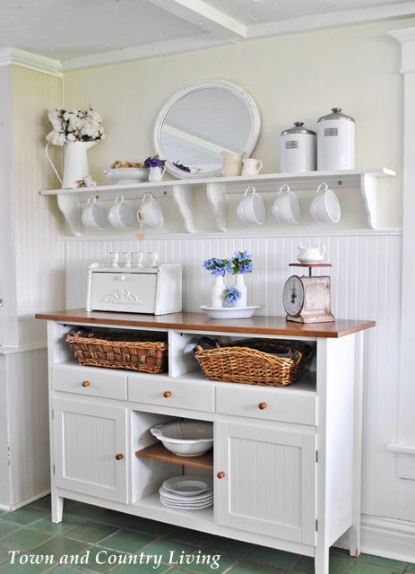 Sideboard in the Farmhouse Kitchen Farmhouse Kitchen Diy, Dining Buffet, Living Modern, Chic Kitchen, Shabby Chic Kitchen, Farmhouse Style Kitchen, Shabby Chic Homes, Farmhouse Dining, Farmhouse Kitchen Decor