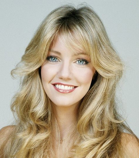 Heather Locklear's stunning blond layers and big blue eyes made her the '80s incarnation of Farrah Fawcett 1970s Hairstyles, Heather Locklear, 70s Hair, 80s Hair, Meg Ryan, Hair Icon, Romy Schneider, Farrah Fawcett, Sharon Stone