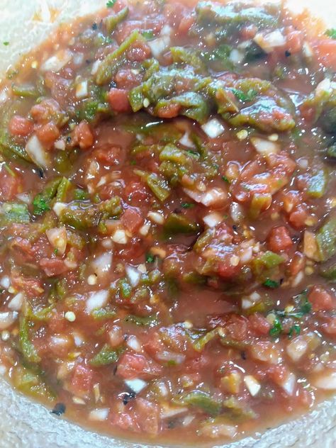 Hatch Chile Salsa, Salsa Easy, Hatch Chile Recipes, Chile Salsa, Hatch Chiles, White Bean Soup Recipes, Drying Cilantro, Chile Recipes, Fresh Tomato Recipes