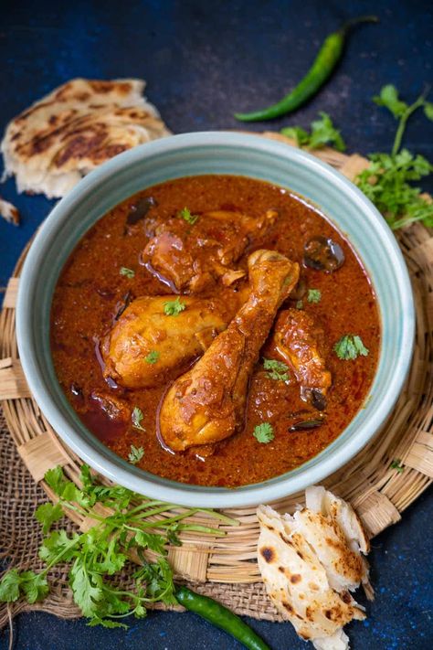 Chicken Recipes Dry, Chicken Gravy Recipe, Boiled Chicken Breast, Chicken Curry Recipe, Fried Chicken Breast, Indian Chicken, Chicken Masala, Chicken Gravy, Curry Chicken Recipes