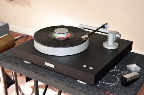 Hifi Turntable, High End Turntables, Turntable Vintage, Audiophile Turntable, Recording Studio Design, Recording Studio Home, Audio Room, Musical Box, Home Studio Music