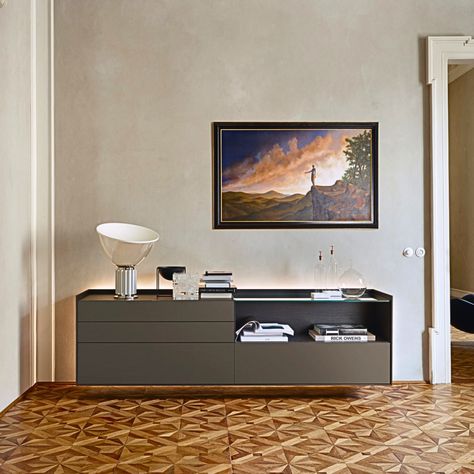 Collection: CABARET SIDEBOARDS by sangiacomo_italia Minimalist outside, fully fitted inside. Cabaret bring refined and evocative to a hallway, a corridor or an entrance space. These sideboards lend themselves to different configurations. #sangiacomowsideboards #luxurysideboards #creo #sangiacomo #msgwardrobes San Giacomo, Glass Dresser, Particle Wood, Storage Furniture Bedroom, Italian Furniture, Furniture Companies, Cabaret, Wall Unit, Bedroom Storage