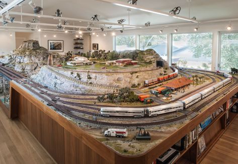 Model Training, Ho Model Trains, Model Railway Track Plans, Toy Trains Set, Train Room, Model Train Sets, Model Train Scenery, Ho Trains, Lego Room