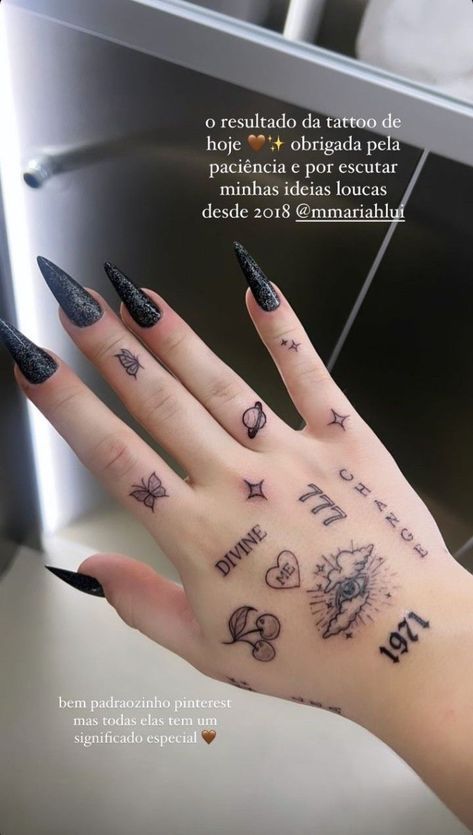 Back Of Hand Tattoo Women, Tattoo Hand Woman, Hand Tattoo Inspiration, Tattoos Na Mao, Hands Tattoo For Women, Girls Hand Tattoos, Small Tattoos On Hand, 2007 Tattoo Ideas, Elegant Hand Tattoos