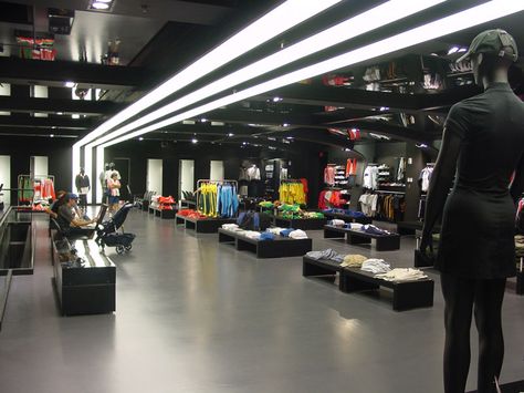 Adidas store interior Fashion Showroom, Concept Stores, Adidas Store, Retail Interior Design, Retail Inspiration, Shop House Ideas, Retail Merchandising, Shop Window Design, Retail Interior