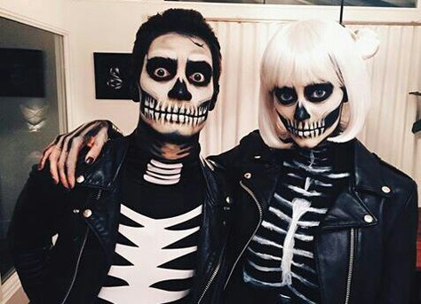 Brendon and Sarah on Halloween <<< Dawwww <3 Sarah Urie, Skeleton Makeup, Hallowen Costume, Halloween Makeup Scary, Matching Halloween, Halloween 2015, Brendon Urie, Panic! At The Disco, Fantasias Halloween