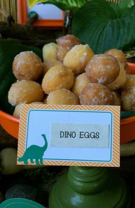 Donut dino eggs at a dinosaur birthday party!  See more party planning ideas at CatchMyParty.com! Dino Ranch Birthday Party Food, Dino Breakfast Party, Dino Party Drinks, Dino Drinks Dinosaur Birthday, Diy Dinosaur Party Ideas, Dinosaur Deserts, Dinosaur Theme Dessert Table, Dinosaur Birthday Party Ideas Decoration, Three Rex Decorations