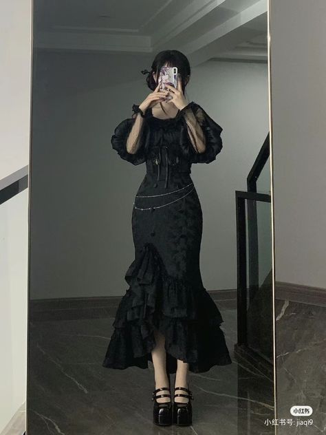 Graduation Gown Outfit, Gothic Dress Elegant, Rosaria Genshin, Victorian Inspired Fashion, Goth Prom Dress, Beautiful Gown Designs, Gothic Gowns, Stunning Prom Dresses, Fashion Drawing Dresses