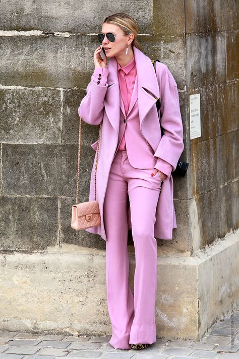 #ZhannaBianca having a major pink moment. bonkers. Fashion Weeks, Fashion Garments, Monochromatic Outfit, Pink Suit, Mode Chic, Women's Blouses, Modieuze Outfits, Mode Hijab, Pink Outfits