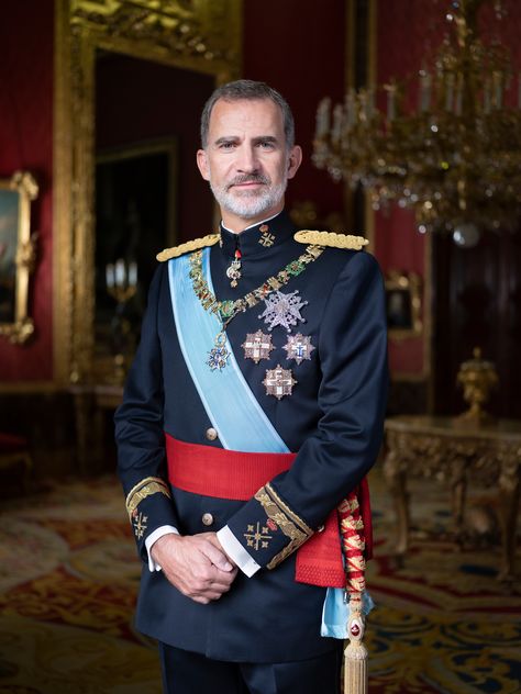 S. M. el Rey Felipe VI; fotografía oficial, año 2020. Casa de Su Majestad el Rey Spanish Queen, Spanish Royalty, Princess Leonor, Estilo Real, Spanish Royal Family, Princess Sofia, European Royalty, Gala Dinner, Looking Dapper