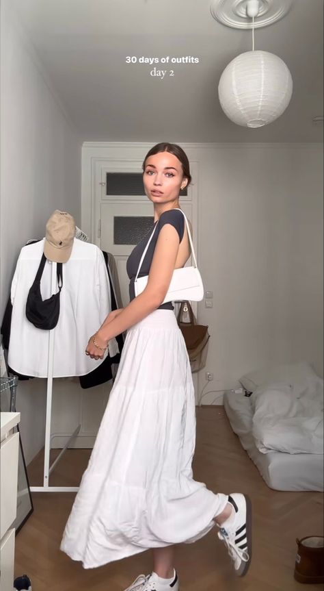 Outfits With White Skirt, White Skirt Outfit Summer, White Maxi Skirt Outfit, White Skirt Outfits, Long Outfit, Uk Trip, Samba Outfit, White Long Skirt, Long Skirt Outfits